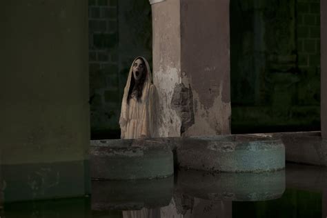 La Llorona: Un Rêve Téméraire de Mère en Deuil et de Reflet Fluvial!